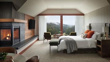 Premier Suite (Waterfall) | Hypo-allergenic bedding, pillow-top beds, in-room safe, desk