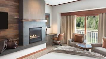 客房, 1 张特大床, 阳台 (Riverside) | 防过敏的被褥、加厚床垫、客房内保险箱、办公桌