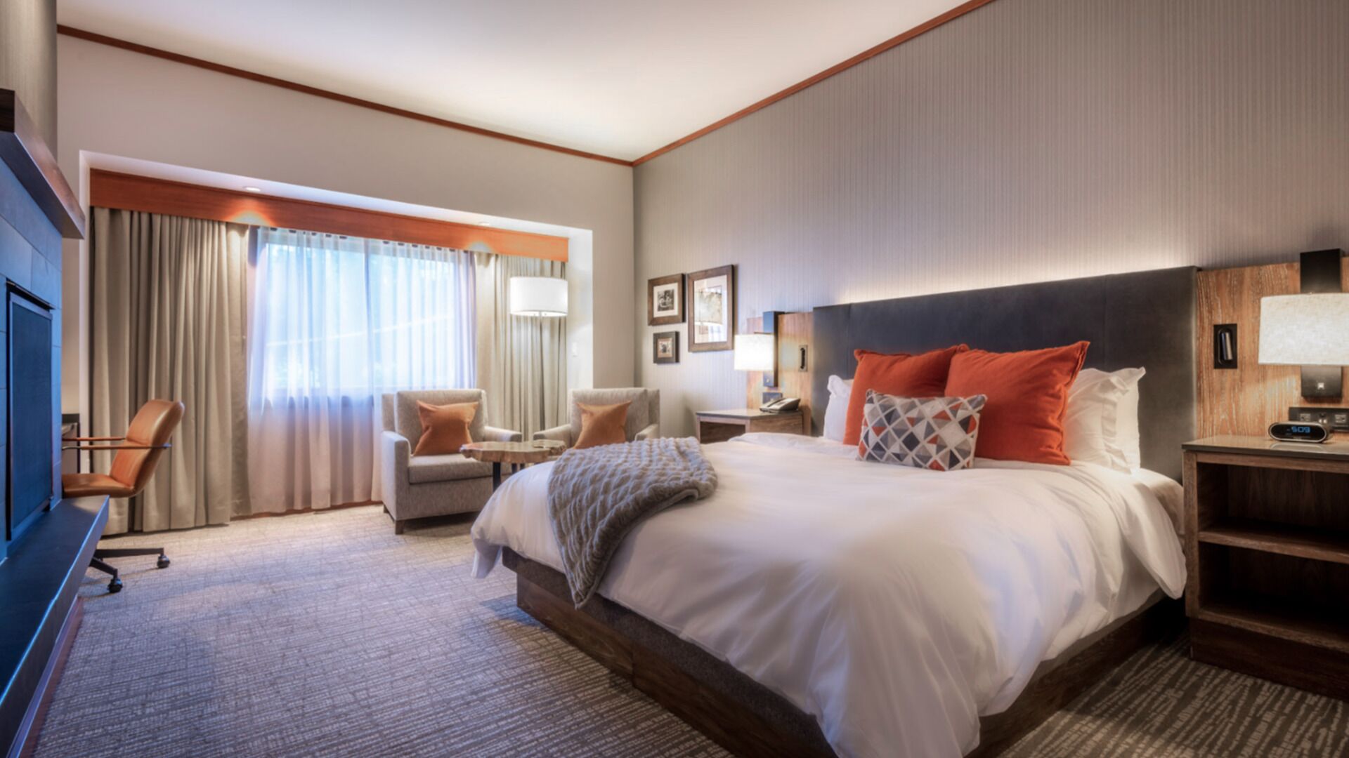 Hypo-allergenic bedding, pillowtop beds, in-room safe, desk