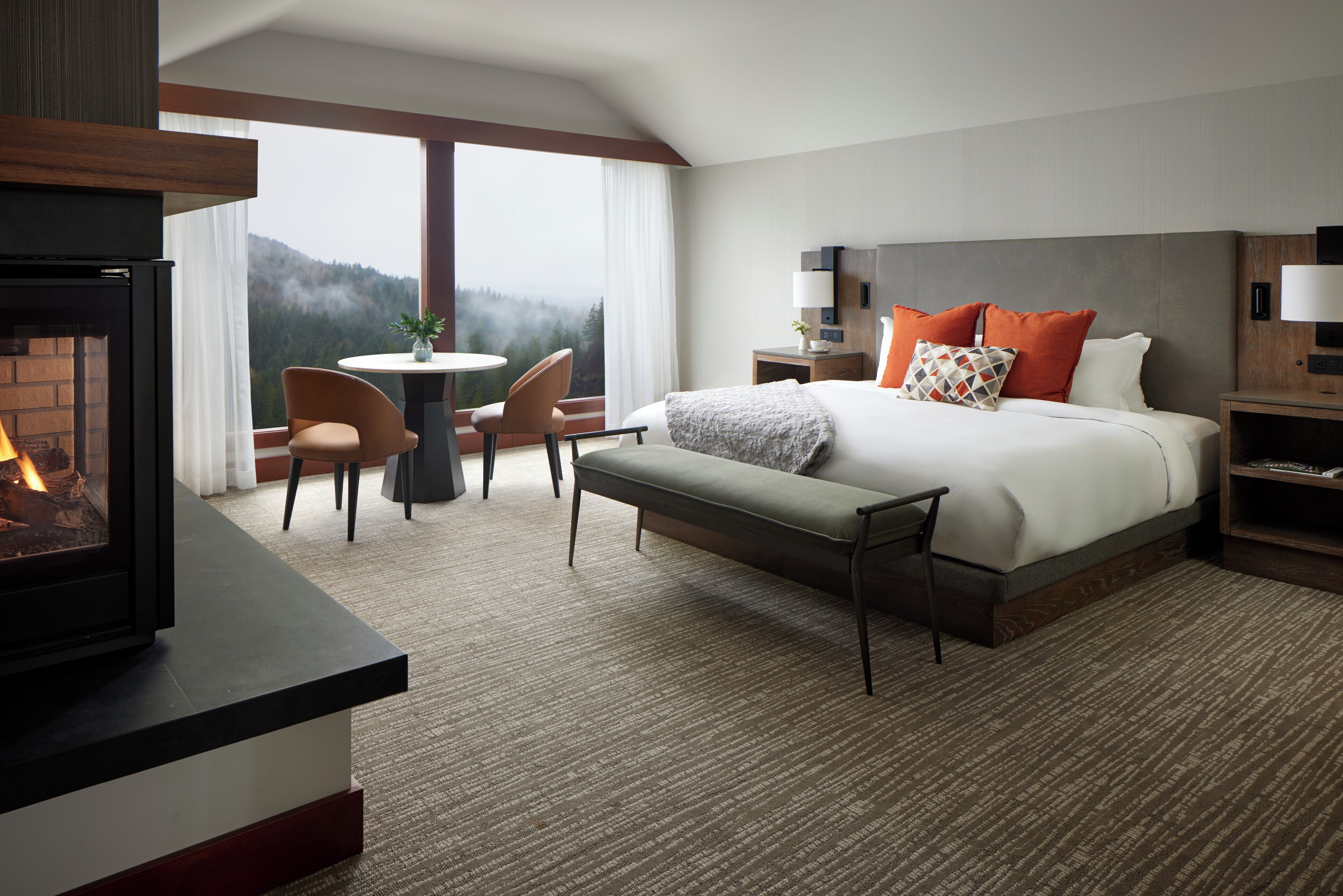 Suite Deluxe (Waterfall) | Ropa de cama hipoalergénica y colchones con acolchado adicional