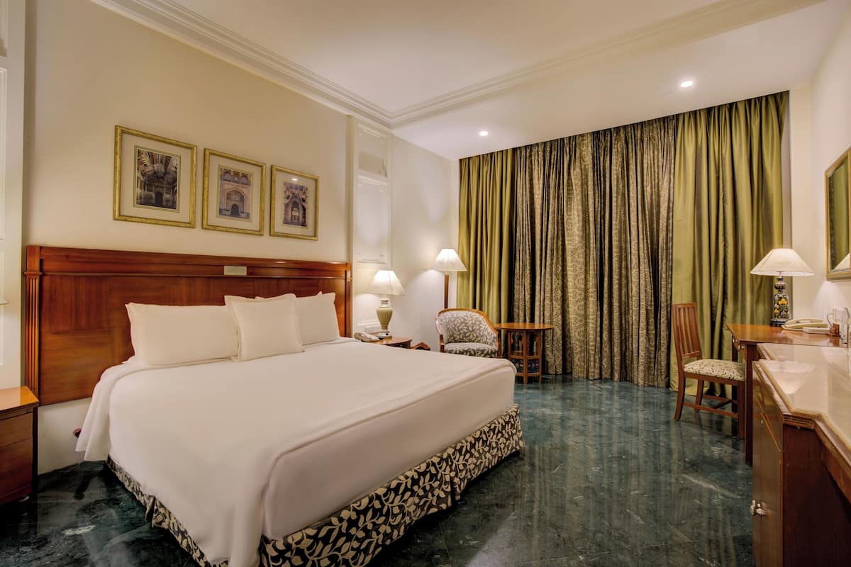 Executive Club, Double | Premium bedding, minibar, in-room safe, individually decorated