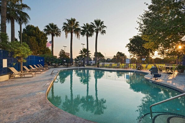 Seasonal outdoor pool, open 8:00 AM to 8:00 PM, pool umbrellas