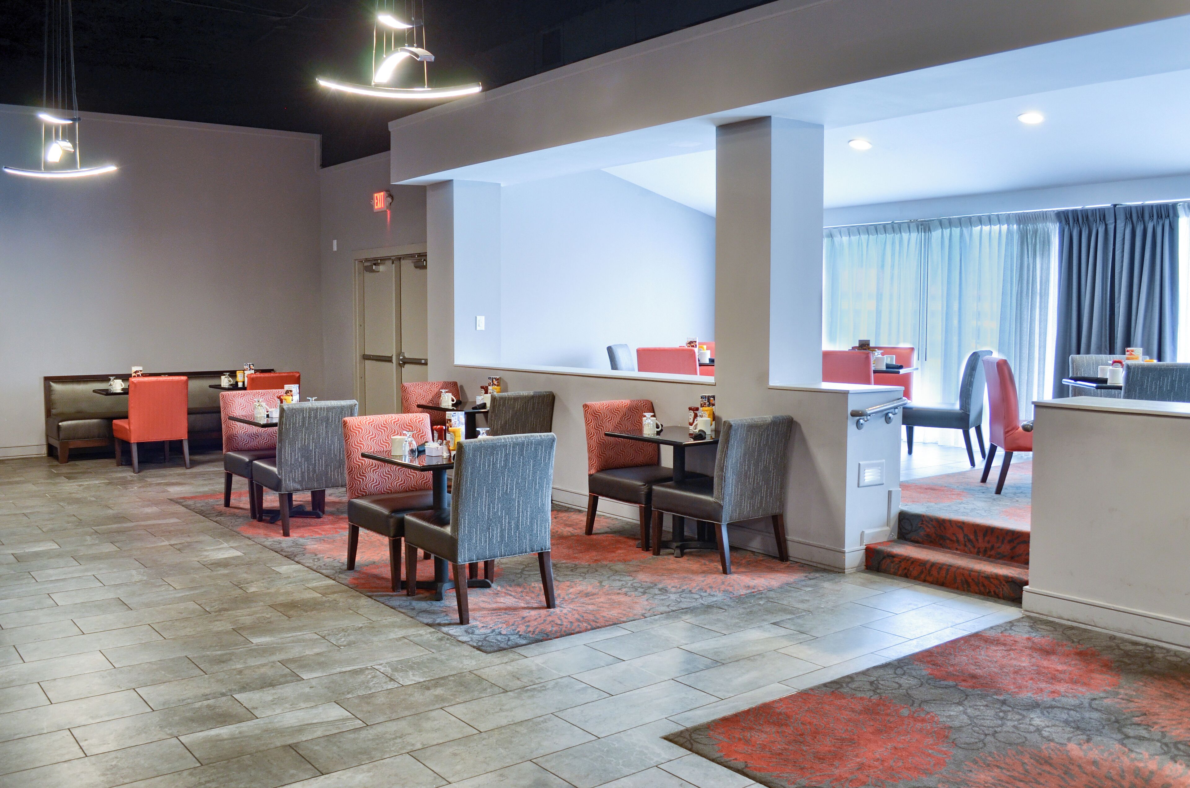 供應早餐及晚餐