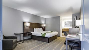 Room, 1 King Bed, Non Smoking | Desk, blackout drapes, iron/ironing board, free WiFi