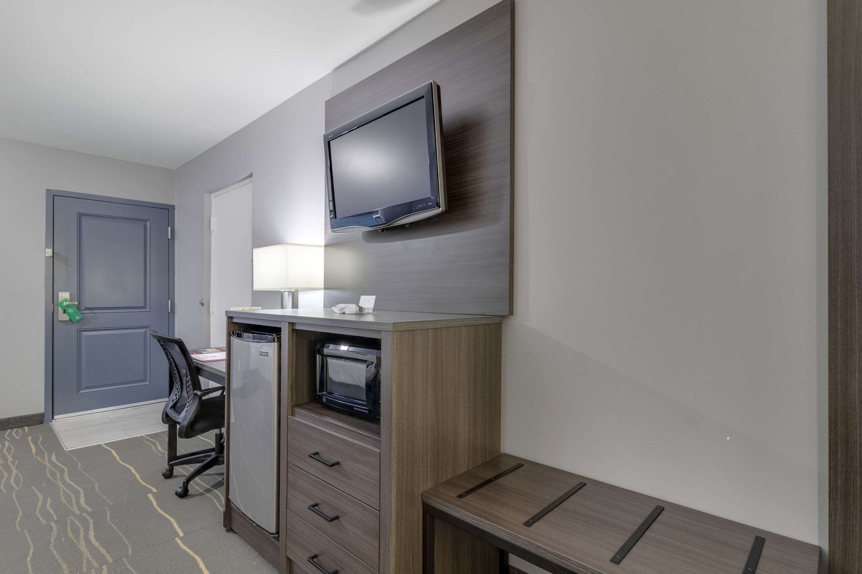 standard room, 2 queen beds, non smoking | desk, blackout curtains, iron/ironing board, free wifi