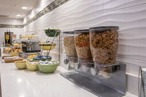 Desayuno bufé gratuito y diario