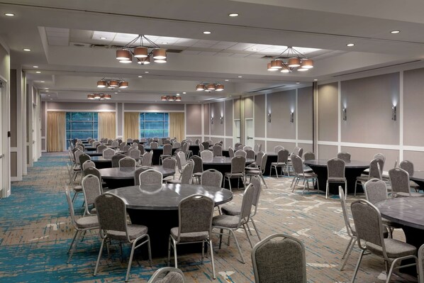 A conference room with multiple round tables and chairs, carpeted floor, and ceiling lights. - DoubleTree by Hilton Birmingham Perimeter Park (Birmingham)