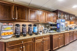 Free buffet breakfast  - Comfort Inn Medford - Long Island (Medford)