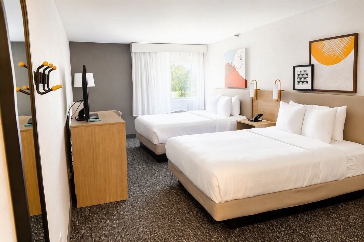 Room, 2 Queen Beds, Non Smoking (Upgrade)