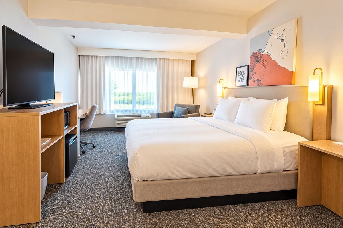 Room, 1 King Bed, Non Smoking (Upgrade)