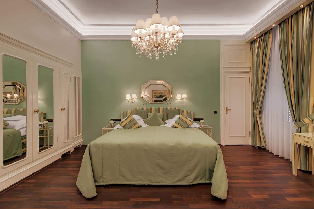 Premium bedding, minibar, in-room safe, individually decorated