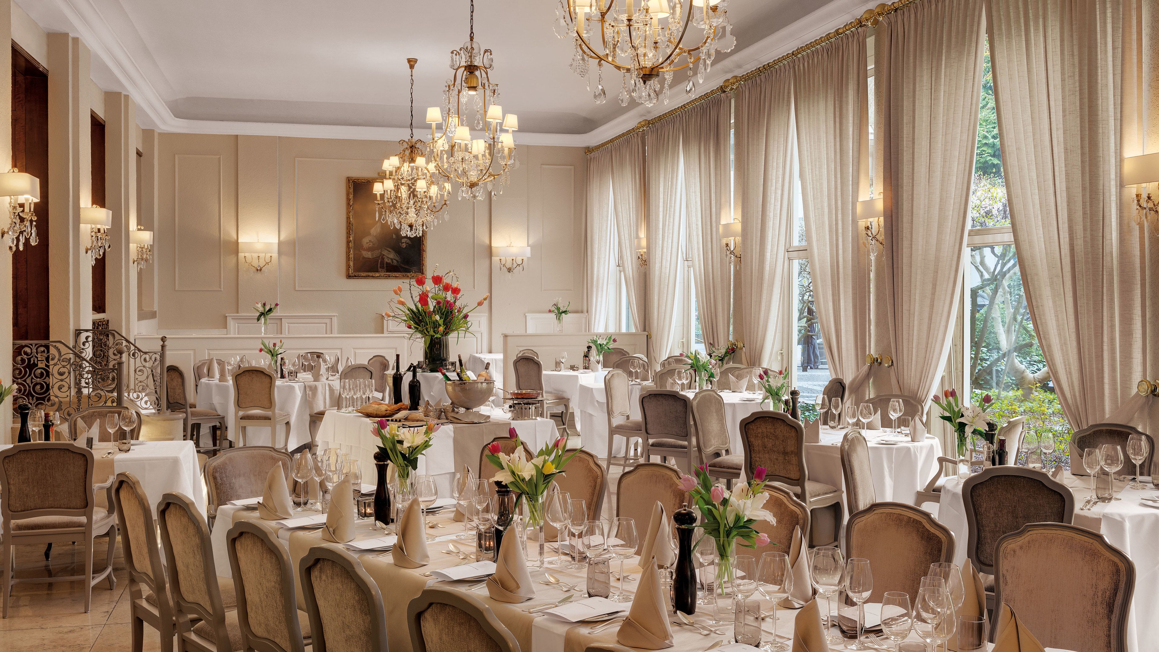 Daily full breakfast (EUR 38 per person)