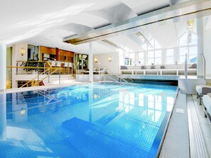 Indoor pool, pool loungers