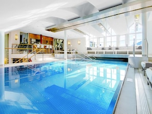 Indoor pool, sun loungers