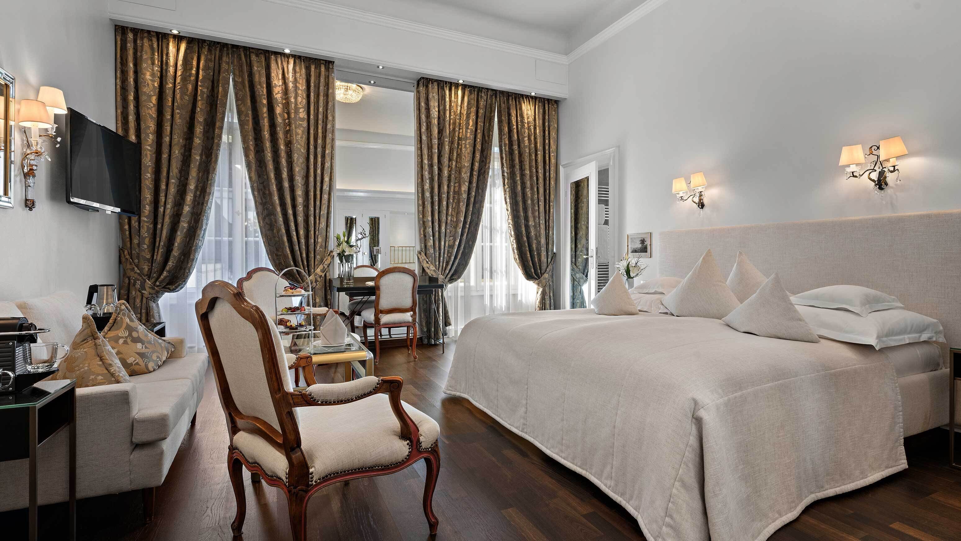 Comfort Double Room | Bathroom | Combined shower/tub, designer toiletries, hair dryer, bathrobes