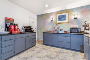 Free daily continental breakfast