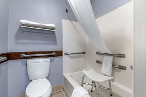 Habitación, 1 cama de matrimonio grande, accesible para personas con discapacidad, no fumadores | Baño | Ducha y bañera combinadas y bañera profunda