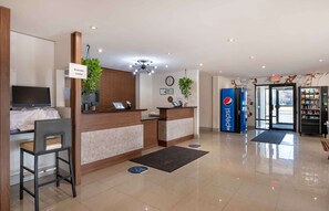 Lobby - MainStay Suites Springfield IL (Springfield)