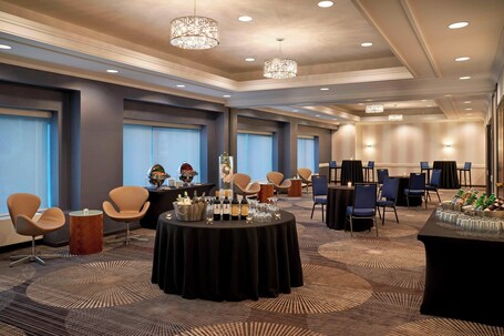 Courtyard by Marriott Downtown Toronto - Image 30