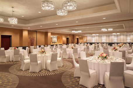 Courtyard by Marriott Downtown Toronto - Image 33