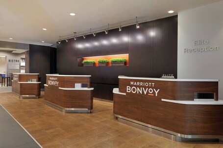 Courtyard by Marriott Downtown Toronto - Image 5