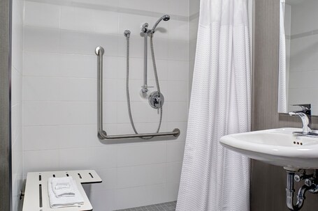 Courtyard by Marriott Downtown Toronto - Image 17