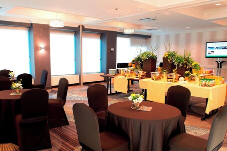 Courtyard by Marriott Downtown Toronto - Image 32