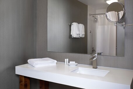 Courtyard by Marriott Downtown Toronto - Image 6