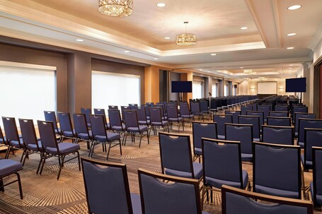 Courtyard by Marriott Downtown Toronto - Image 24
