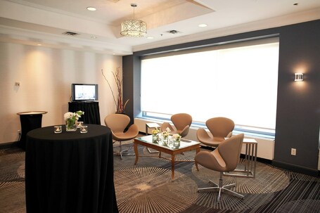 Courtyard by Marriott Downtown Toronto - Image 20