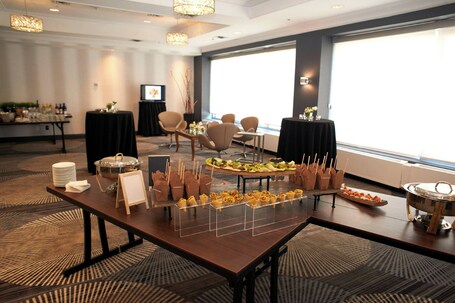 Courtyard by Marriott Downtown Toronto - Image 29