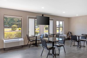 Free daily buffet breakfast - Quality Inn Washington NC (Washington)