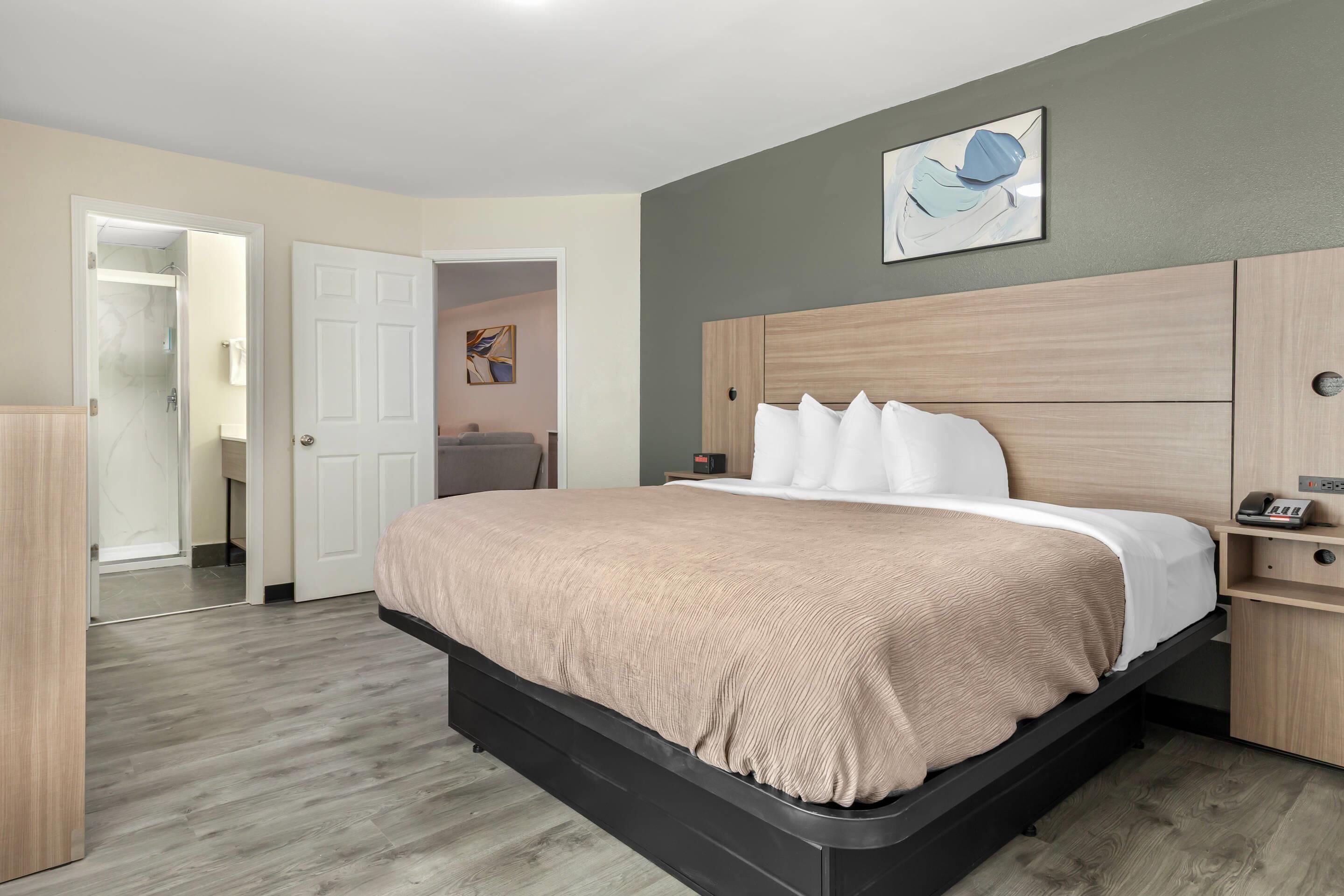 Skrivebord, strygejern/strygebræt, gratis Wi-Fi, sengetøj