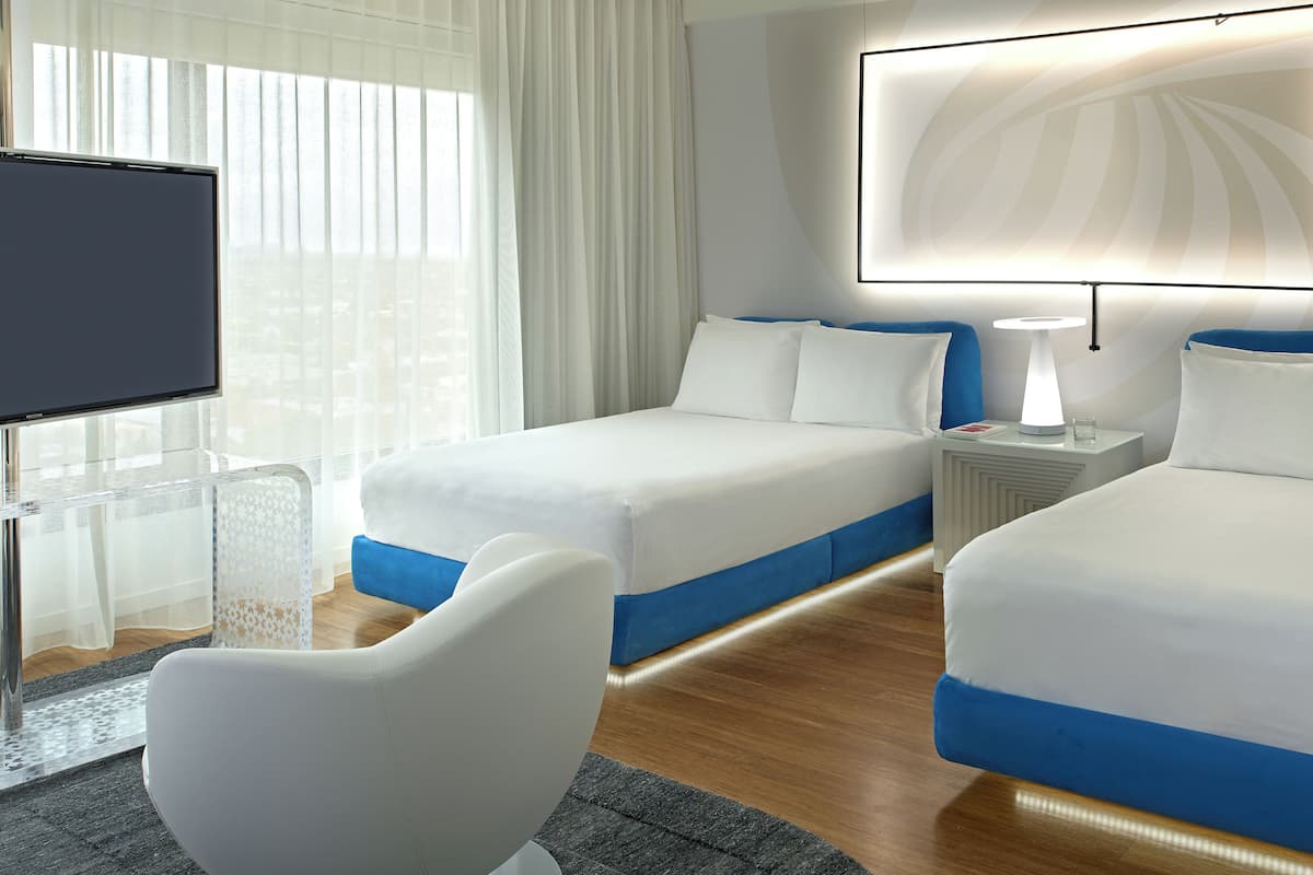 Hypo-allergenic bedding, Select Comfort beds, minibar, in-room safe