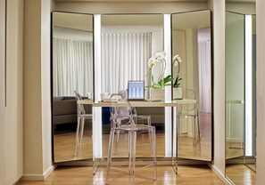 Suite, 1 King Bed (Penthouse) | Hypo-allergenic bedding, Select Comfort beds, minibar, in-room safe - The Valorian Los Angeles, Curio Collection by Hilton (West Hollywood)