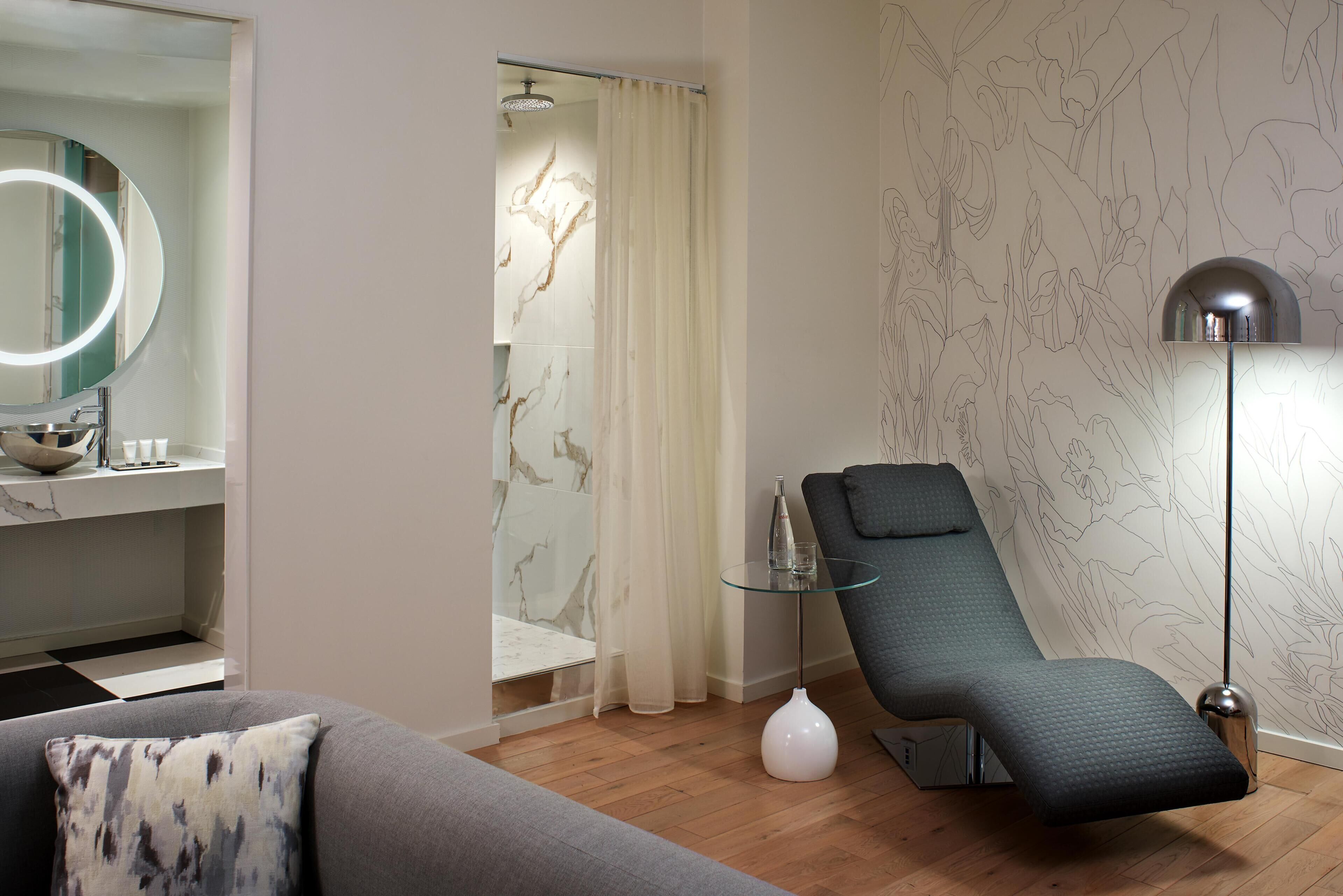 Suite, 1 King Bed (Penthouse) | Bathroom | Shower, rainfall showerhead, designer toiletries, hair dryer