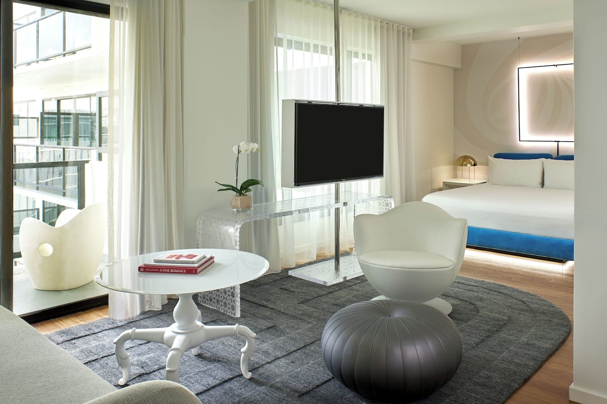 Hypo-allergenic bedding, Select Comfort beds, minibar, in-room safe