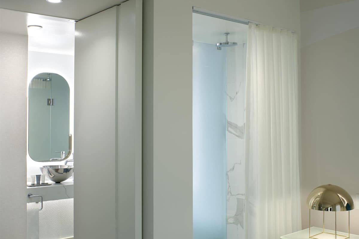 Hypo-allergenic bedding, Select Comfort beds, minibar, in-room safe