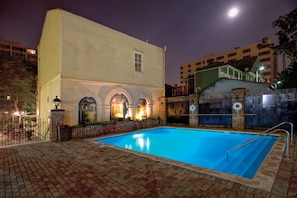 Private pool