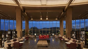 Lobby-lounge