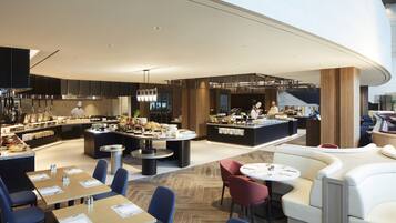 Sarapan prasmanan di akhir pekan (KRW 45000 per orang)