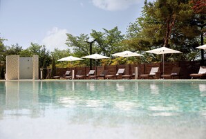 Piscine couverte, piscine extérieure (ouverte en saison)