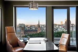 Deluxe Suite, 1 King Bed, Terrace