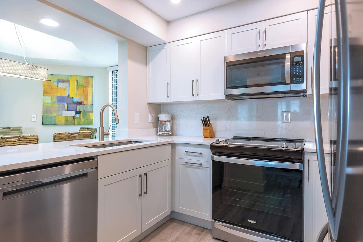 full-sized fridge, microwave, oven, stovetop