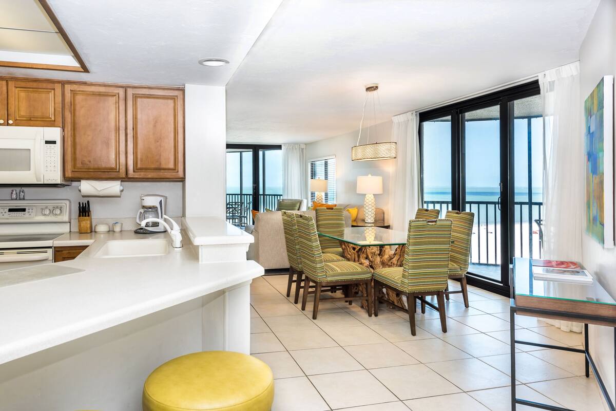 condo | private kitchen | full-sized fridge, microwave, oven, stovetop