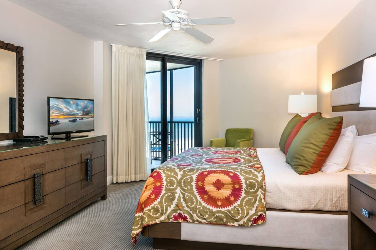 1 bedroom, premium bedding, pillow-top beds, in-room safe