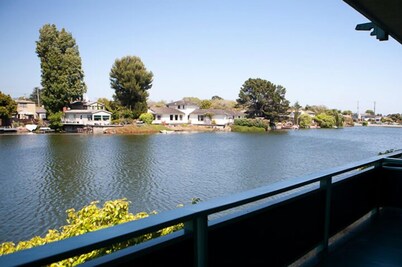 Coral Reef Inn & Suites