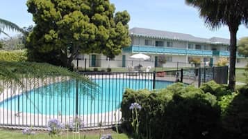 Außenpool, Liegestühle