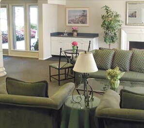 Interior - Coral Reef Inn & Suites (Alameda)