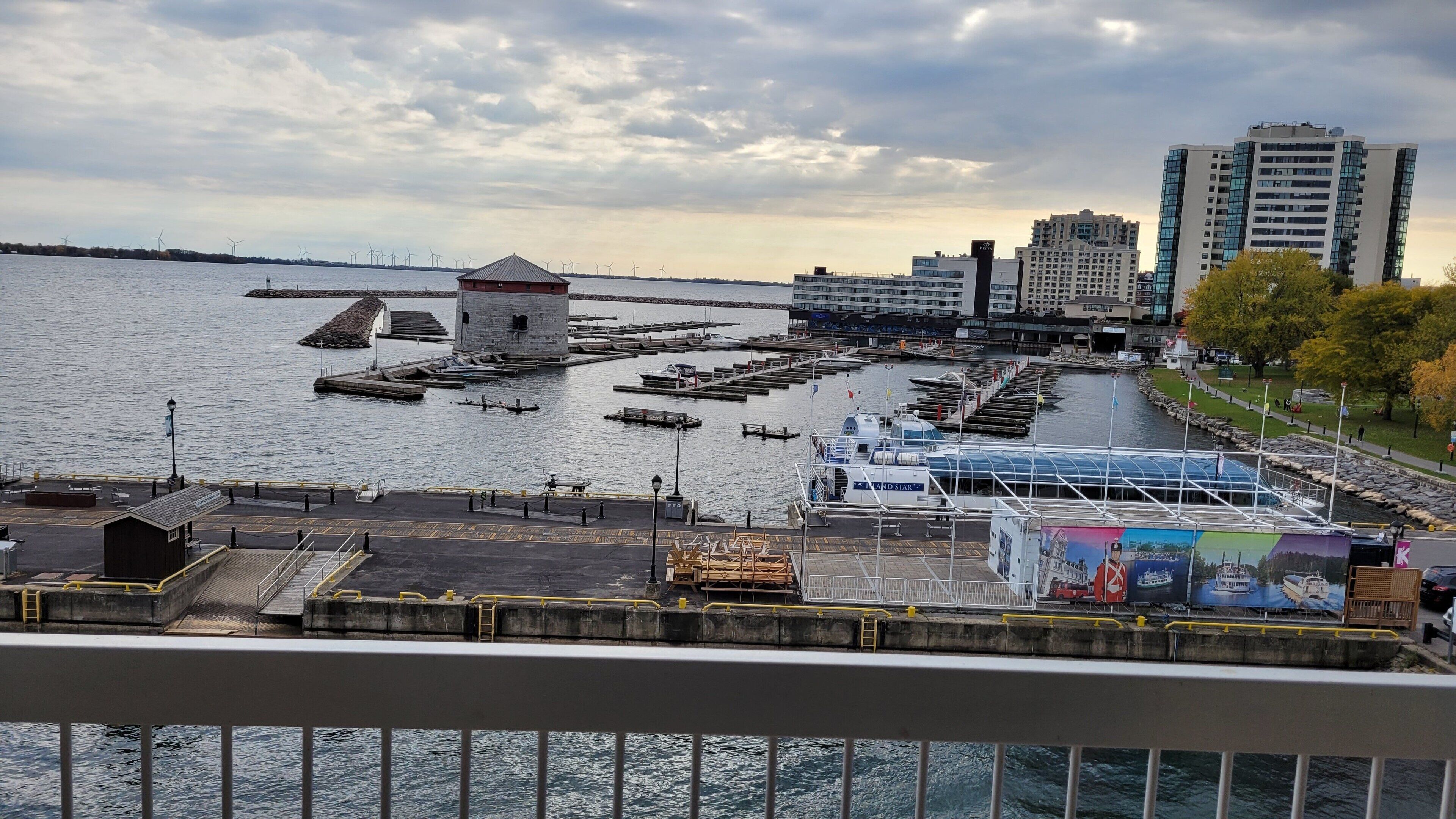Literie hypoallergénique, bureau, rideaux occultants